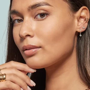 By Jollia Puces d'oreilles pétales zircons (plaqué or) New